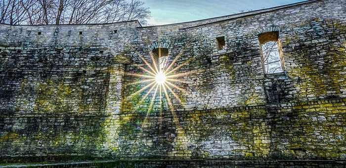 Alte Burgruine bei Neuburg